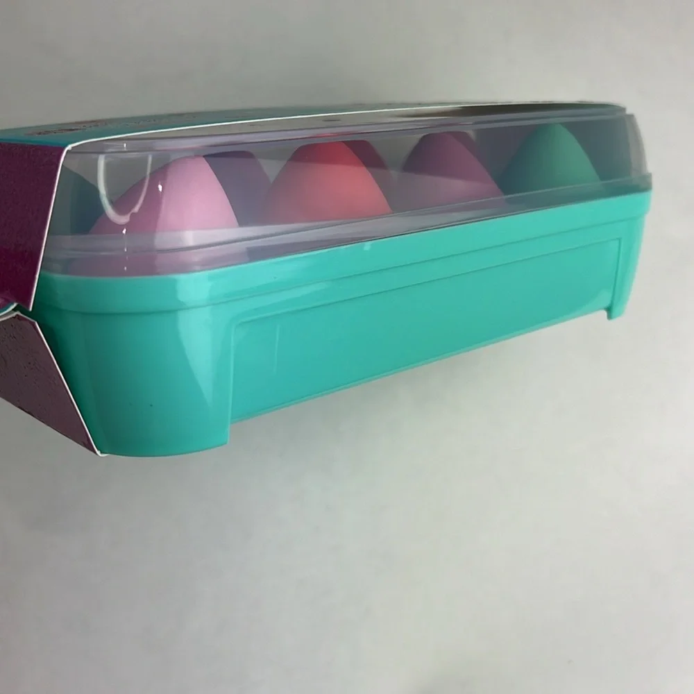 8 Piece Container of Makeup Blenders